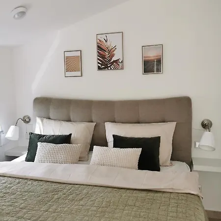Five Bedroom House Near Sandy Major Feriehus