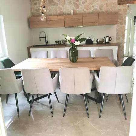 Five Bedroom House Near Sandy Major Casa vacanze
