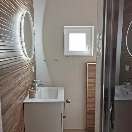Five Bedroom House Near Sandy Major Medulin