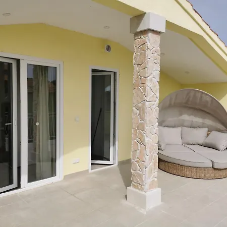 Five Bedroom House Near Sandy Major * Medolino