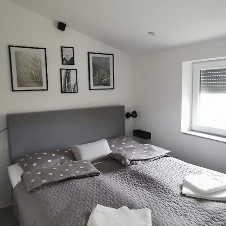 Five Bedroom House Near Sandy Major Medulin