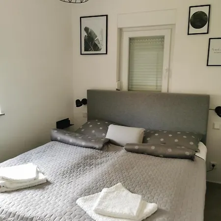 Five Bedroom House Near Sandy Major