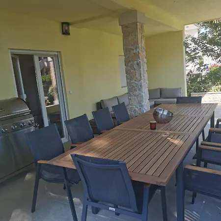 Five Bedroom House Near Sandy Major Casa vacanze