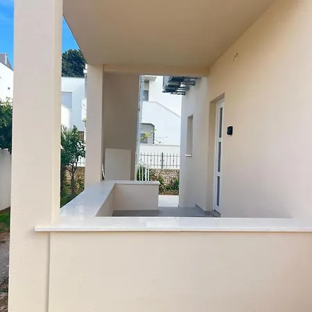 Five Bedroom House Near Sandy Major