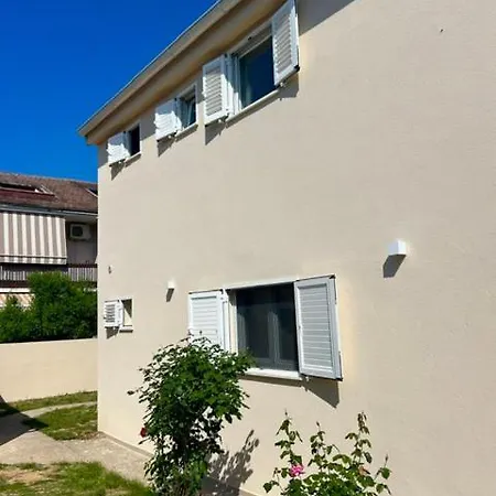 Five Bedroom House Near Sandy Major Feriehus