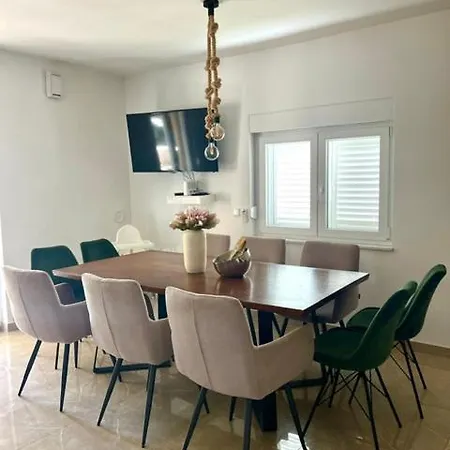 Five Bedroom House Near Sandy Major Medulin