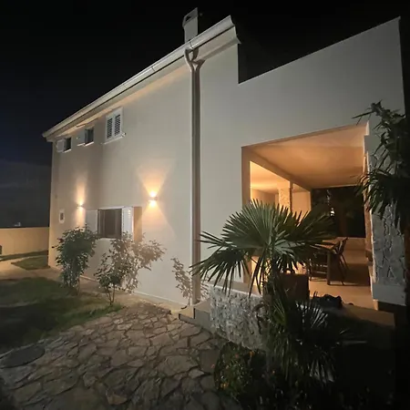 Five Bedroom House Near Sandy Major Medulin
