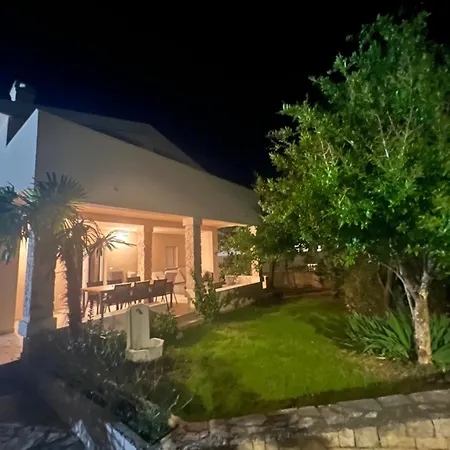 Five Bedroom House Near Sandy Major Feriehus