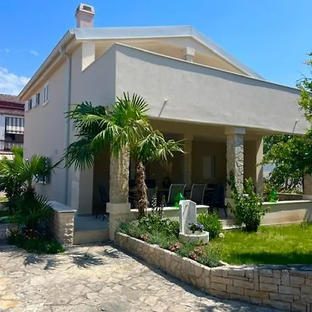 Five Bedroom House Near Sandy Major Medulin